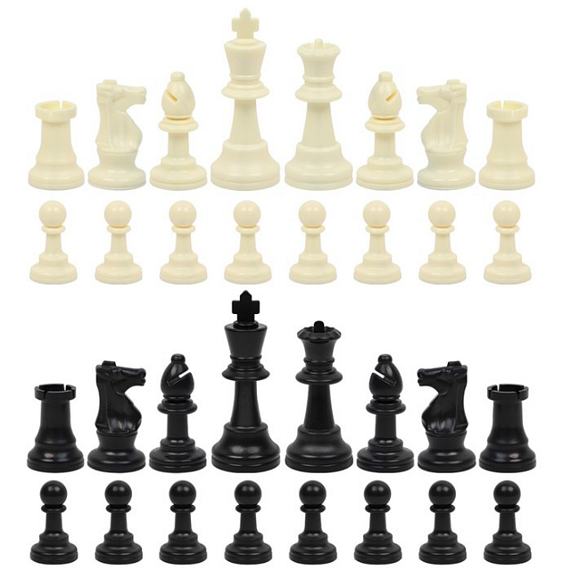 Шахматы гроссмейстерские пластмассовые на доске из микрогофрокартона